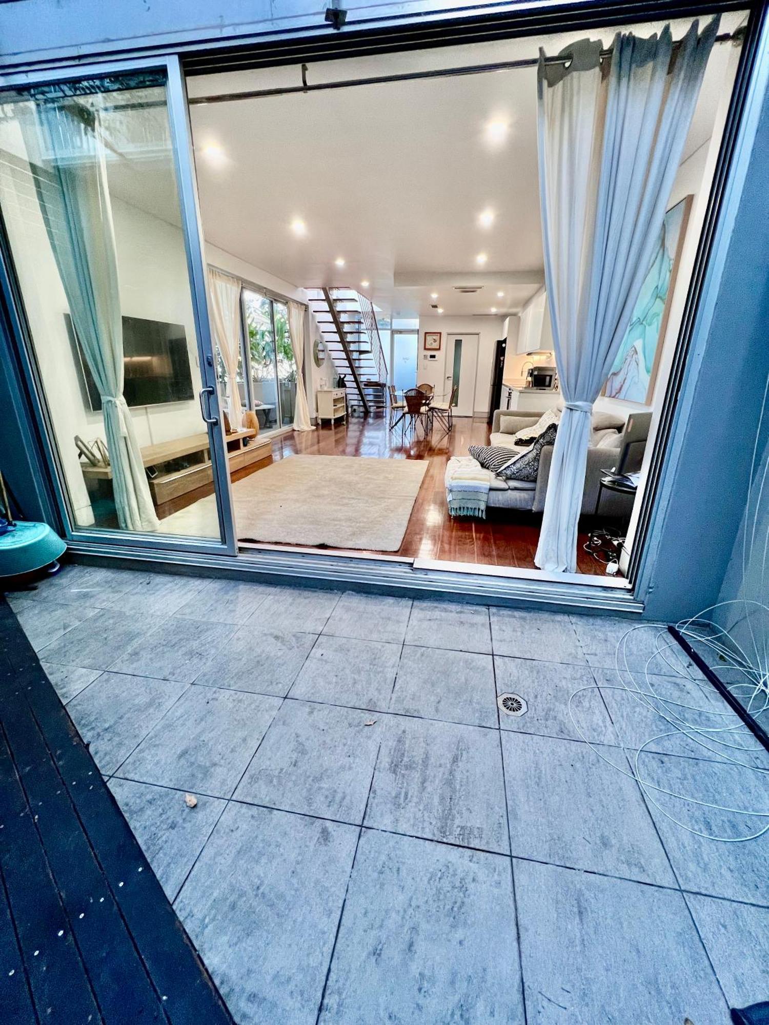 Stunning View Room-steps To Bondi Guest house